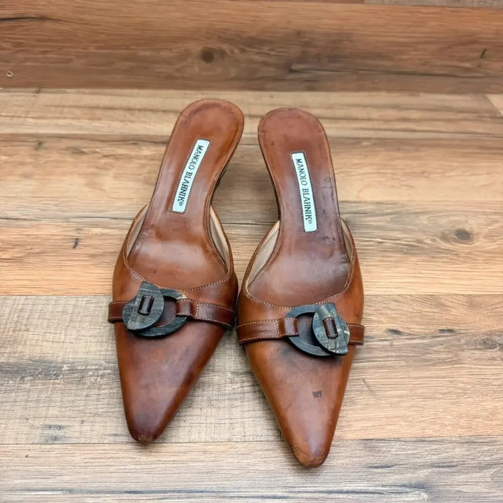 Manolo Blahnik size 6.5 EU36.5 brown leather mules pointed buckle heel